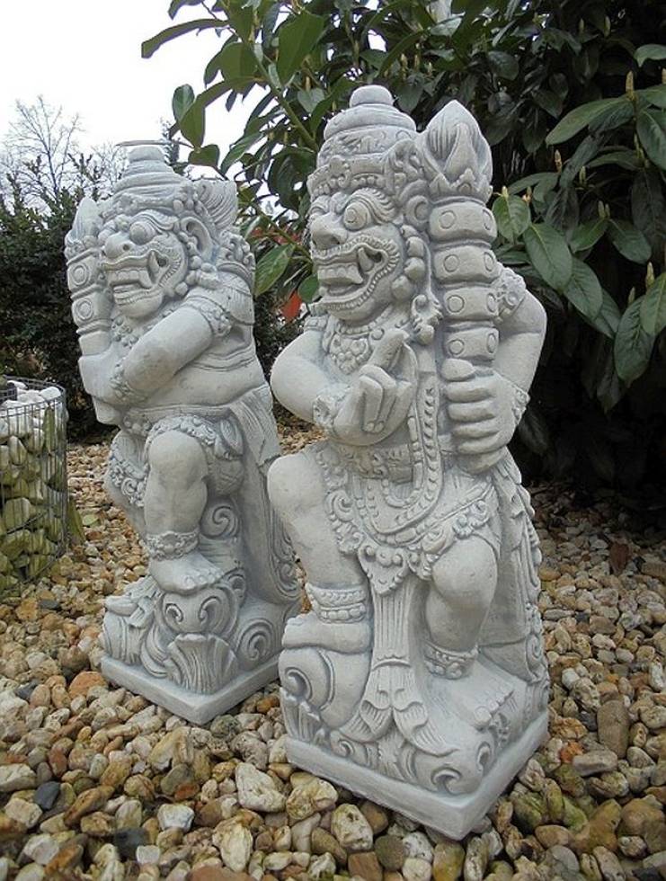 Maya Garten Steinfiguren hellgrau