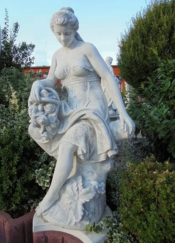 gartenfigur Frau mit blumen