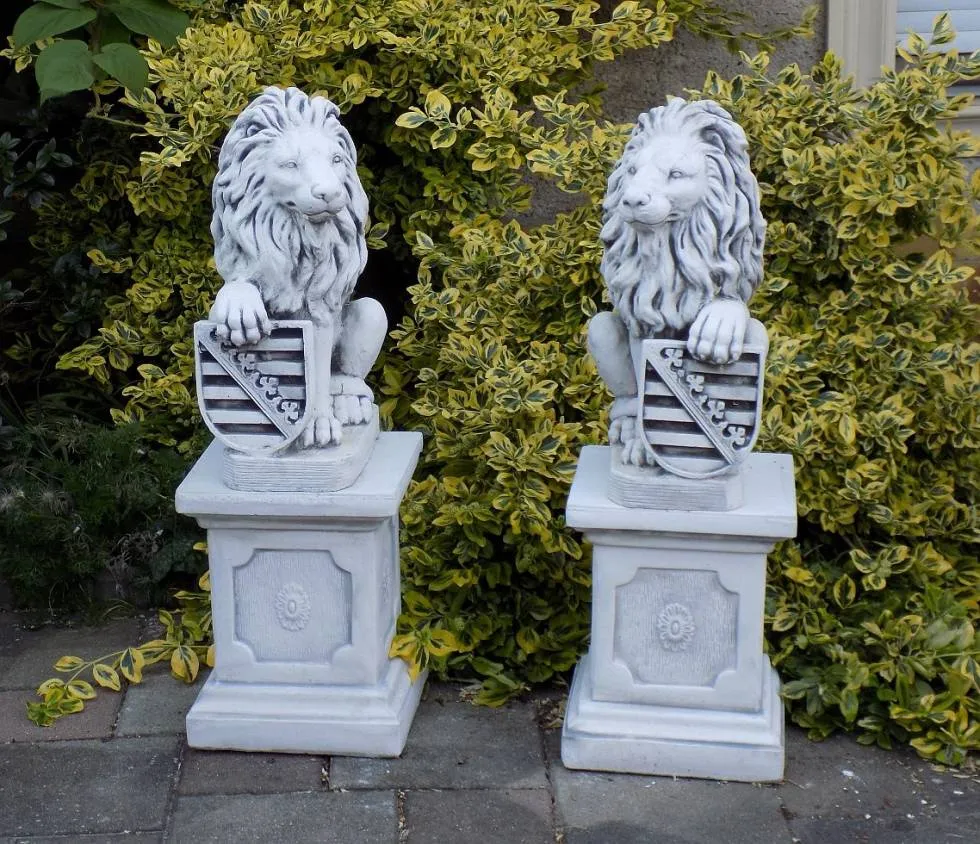 Löwen gartenfiguren mit Sachsenwappen