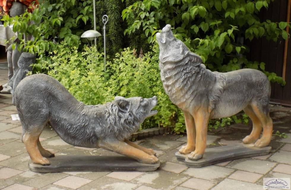 Wolf Figuren als Beton Steinfiguren
