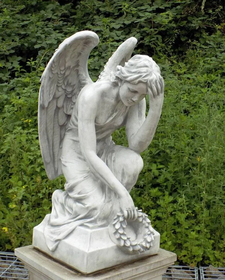 Engelfigur für Friedhof Grab in hellgrau