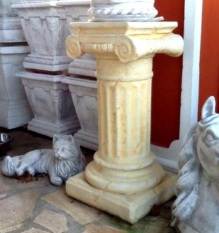 Gartendeko Säule aus Beton