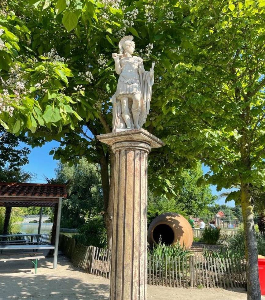 Römer Figur im Irrland Park Kevelar
