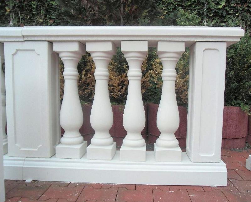 Zierbalustrade mit runden betonsäulen