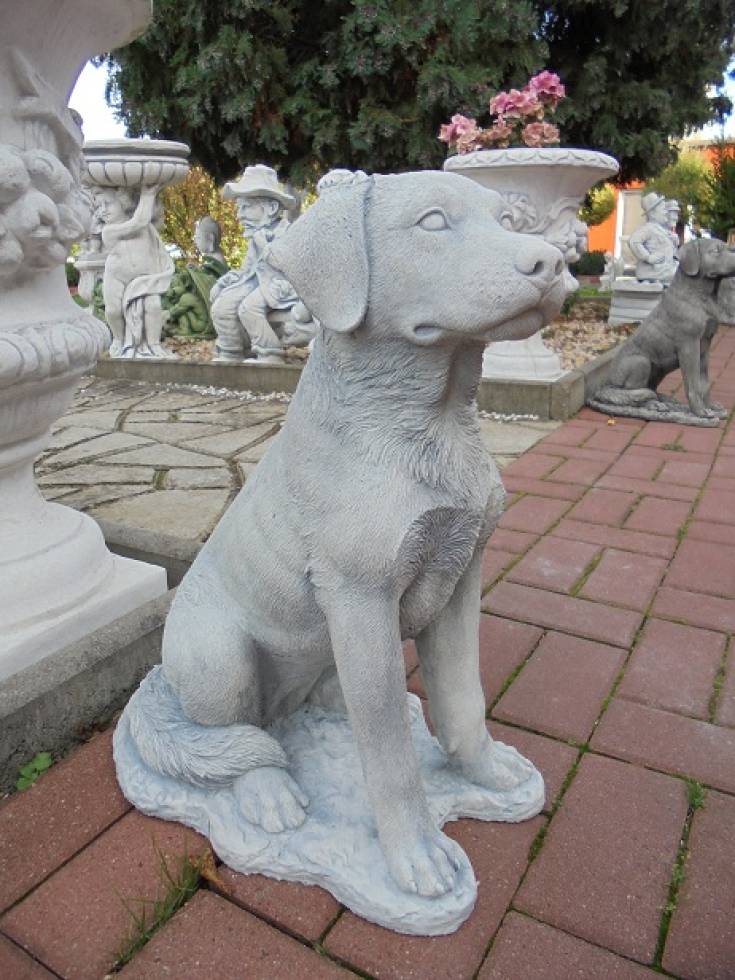Hundefigur hellgrau als Gartenfigur Beton Steinfigur