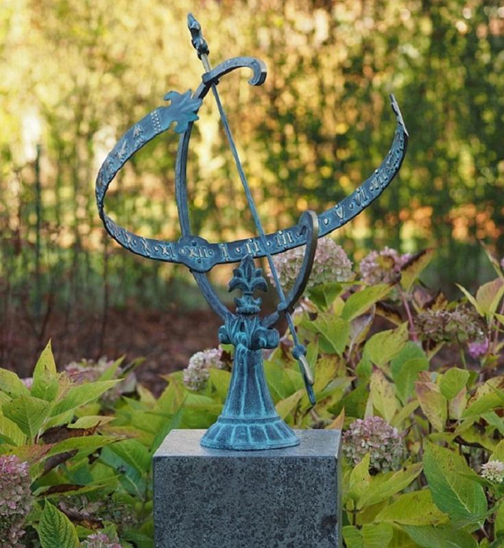 Bronze Sonnenuhr mit Sternzeichen blau patiniert 60cm