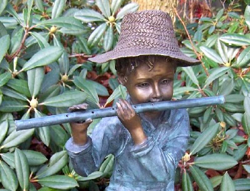 Bronze Figur Flötenspieler Junge Gartenfigur
