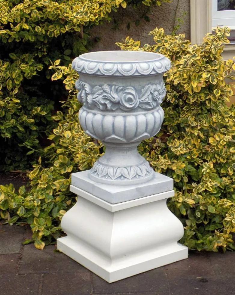 Sockel mit Beispiel Vase