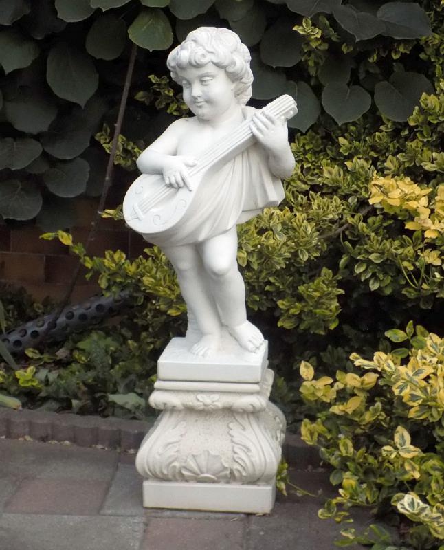 parkfigur putte mit mandoline