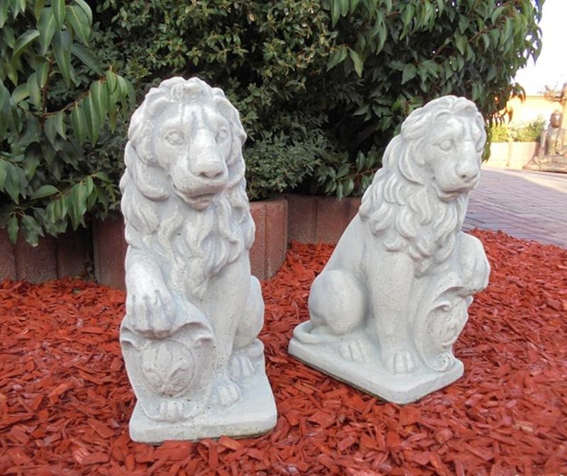 Löwen Paar links rechts Wappen Tor Pfeiler Steinfiguren 41cm