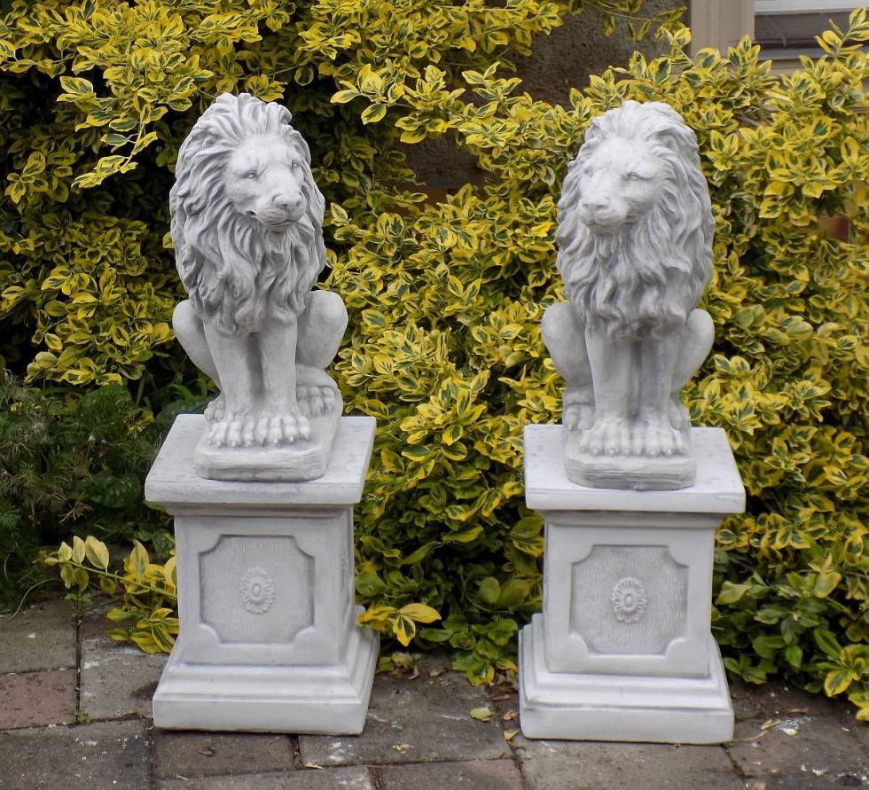 Garten Löwen Figuren mit Sockel