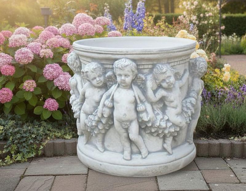 Pflanzkübel mit Engel und Blumenranken