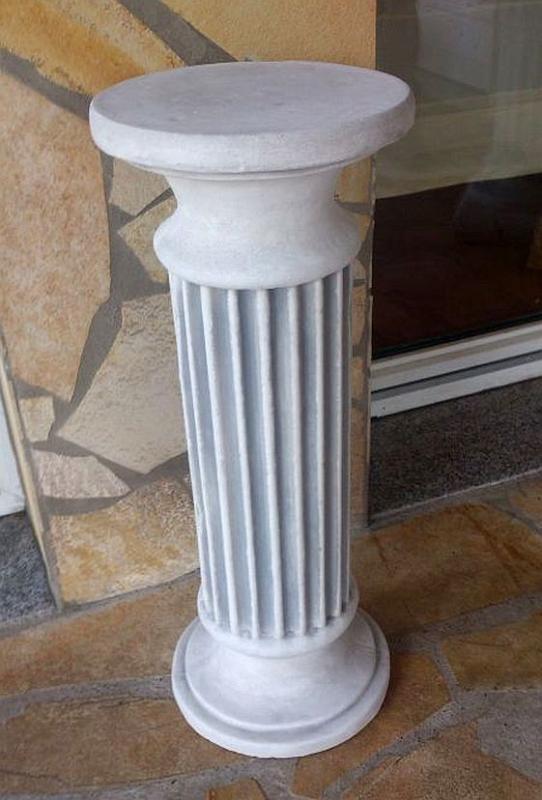 Säule mit Rillen als Sockel für Gartenfigur Vase Blumenschale runde Betonsäule 74cm