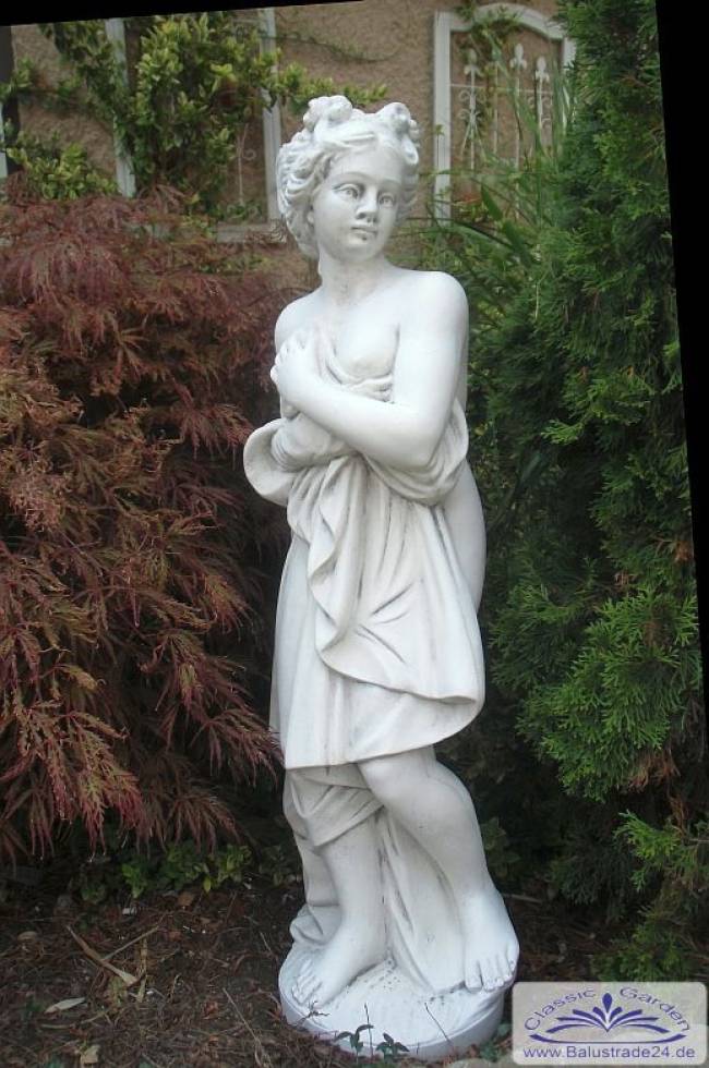 Gartenfigur badende Frau