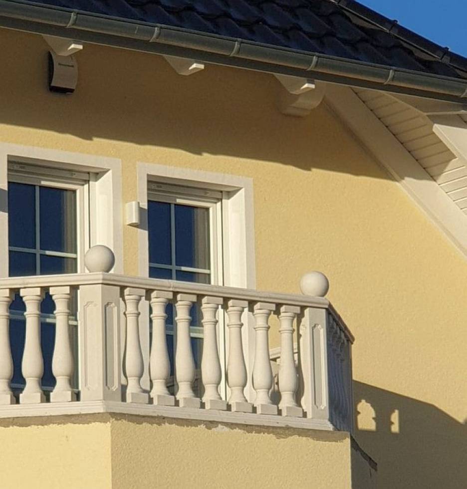 Balkon Balustraden Geländer aus Weißbeton