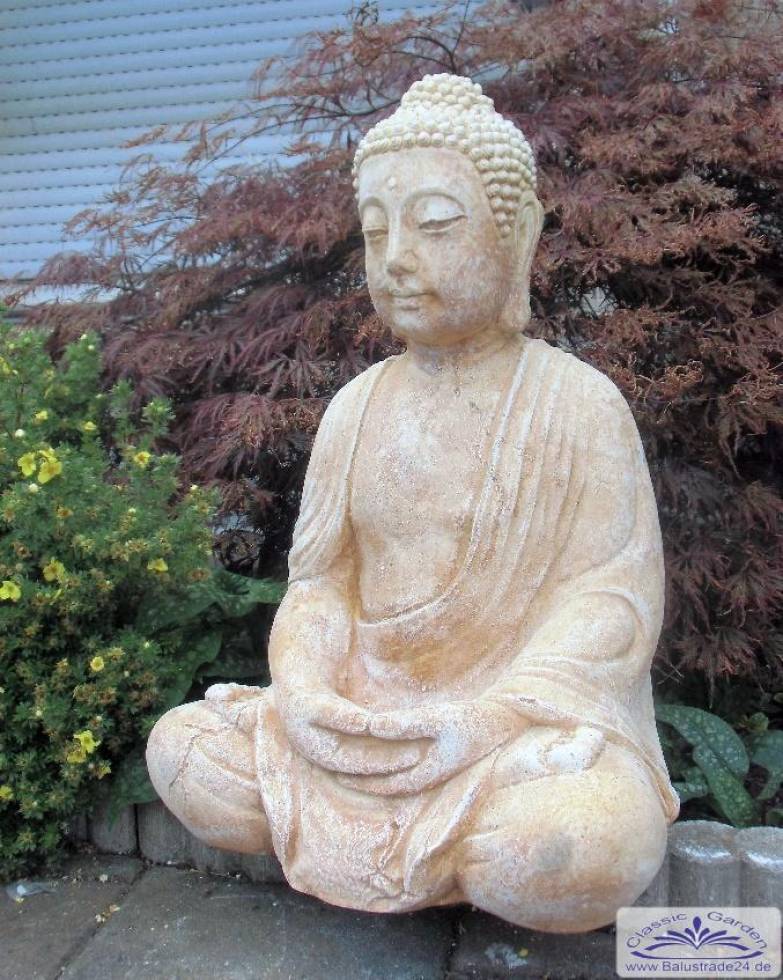 ockerfarbene buddha steinfigur