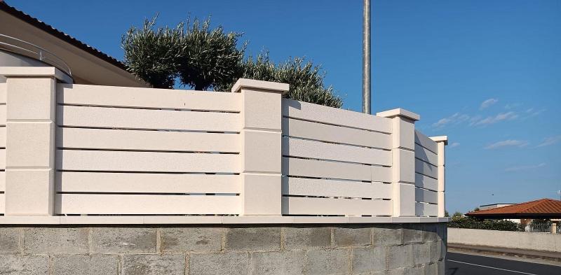 Betonzaun ohne streichen