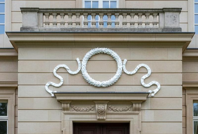 Fassaden Kranz mit Schleifen Ranke Zierlelement DB10A