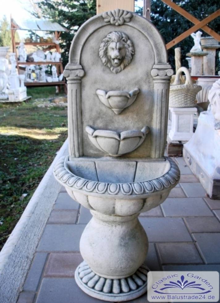 Wandbrunnen mit Löwe
