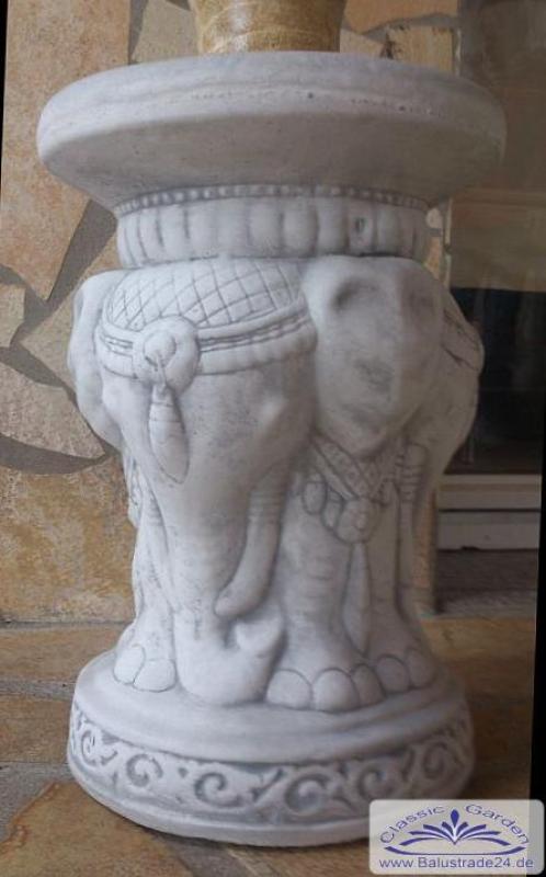 Sockel mit Elefant