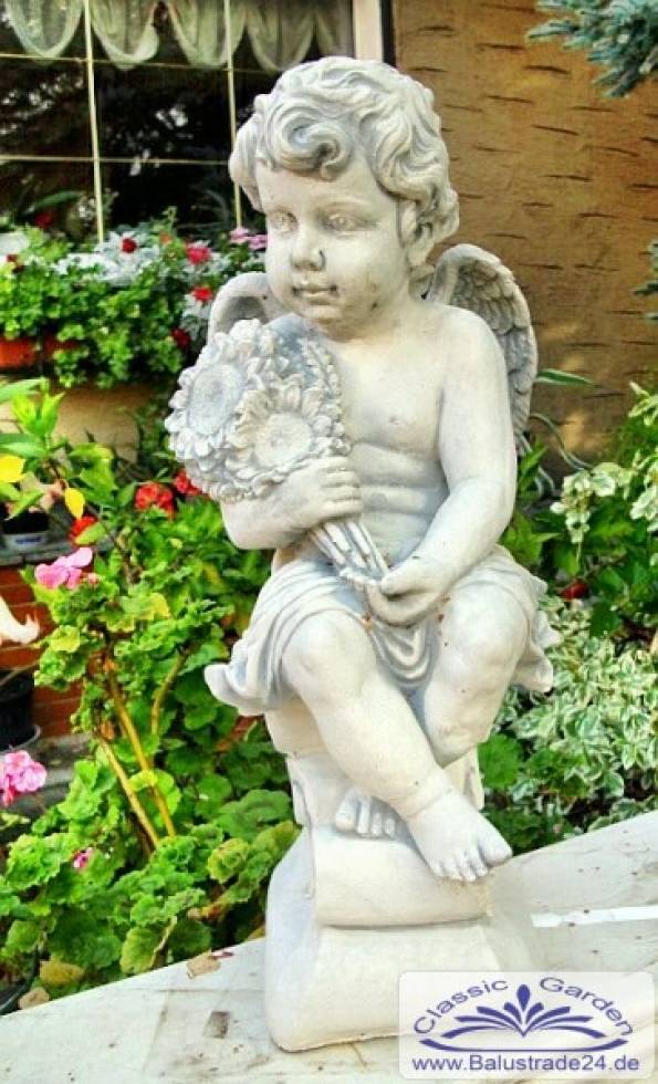 Engel gartenfigur mit Blumenstrauß