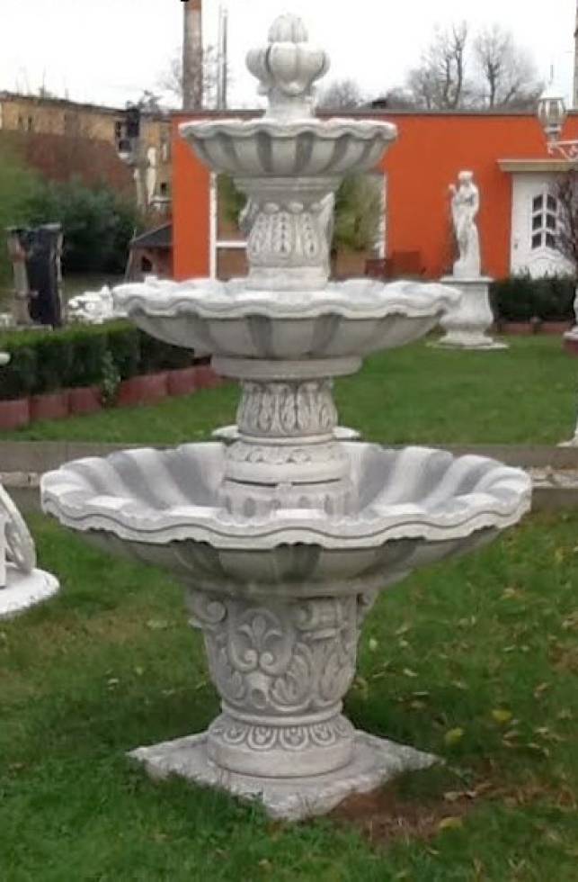 Gartenbrunnen mit 3 Etagen