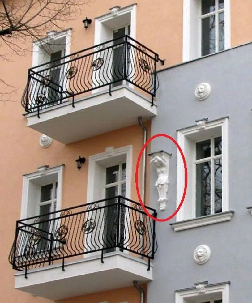 Balkon Wandkonsolen Figur Frau