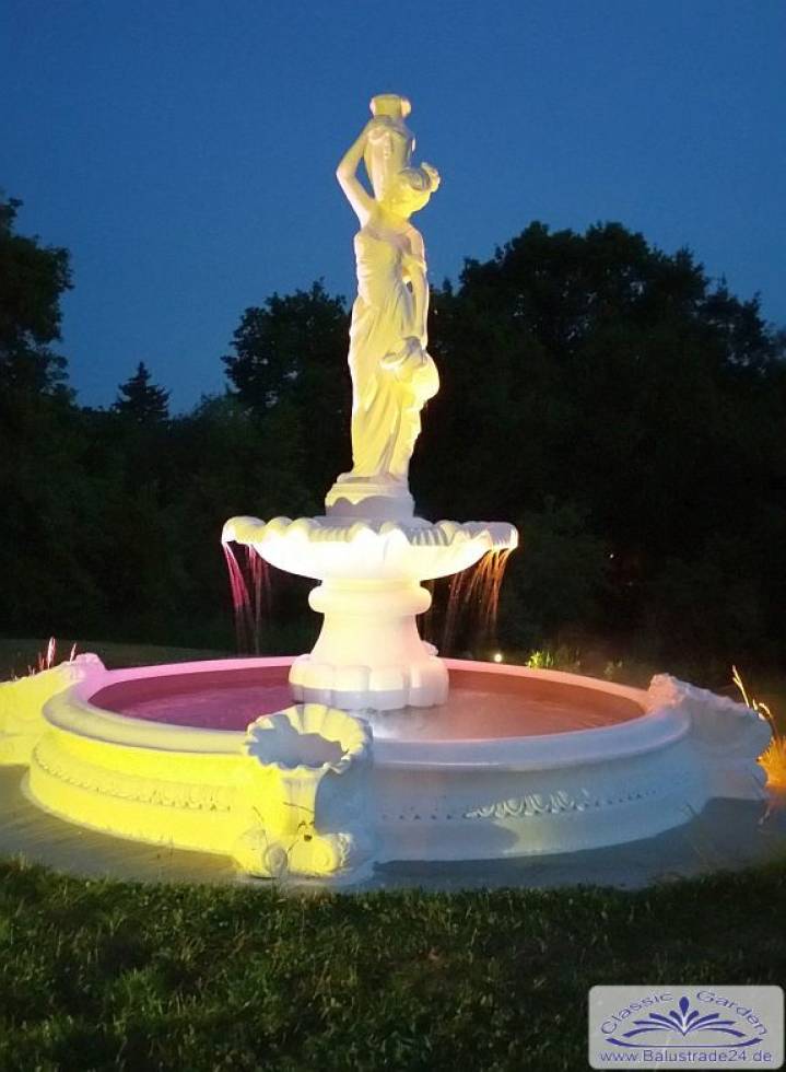 Gartenbrunnen mit Licht und Nebler