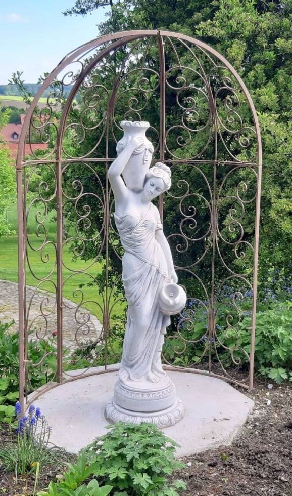 Gartenfigur Wasserträgerin mit Krug