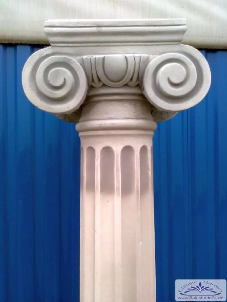 schlanke betonsäule mit säulenabschluss
