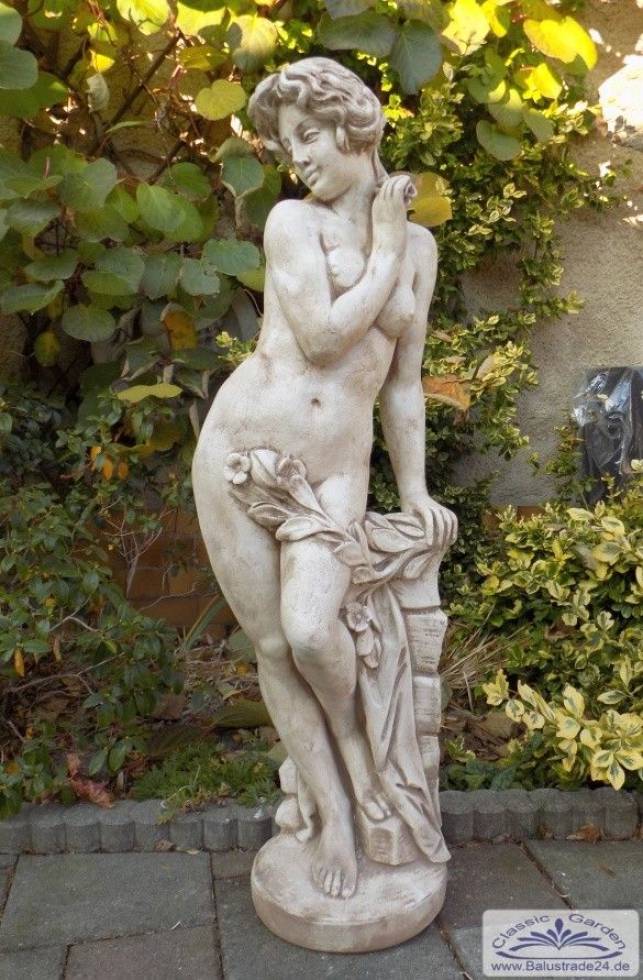 Garten Skulptur Frau mit Blumenranke in Farbe TUFO