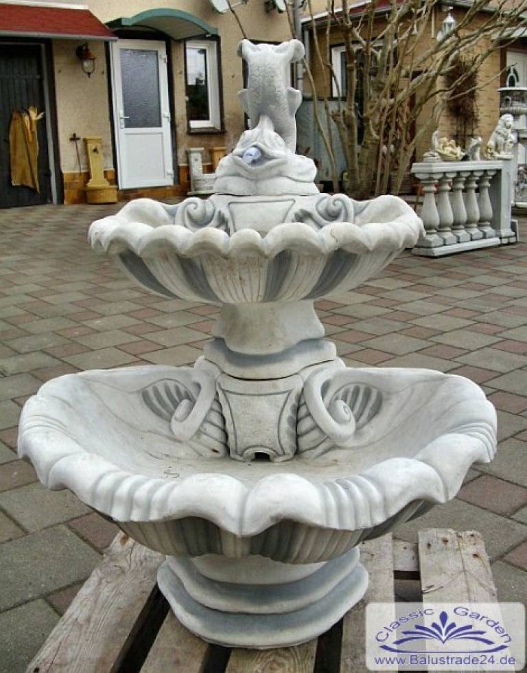 Kaskadenbrunnen als Wandbrunnen mit Fischfigur