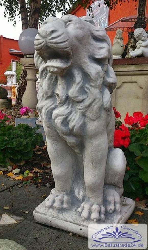 Löwenfigur mit Blick gerade