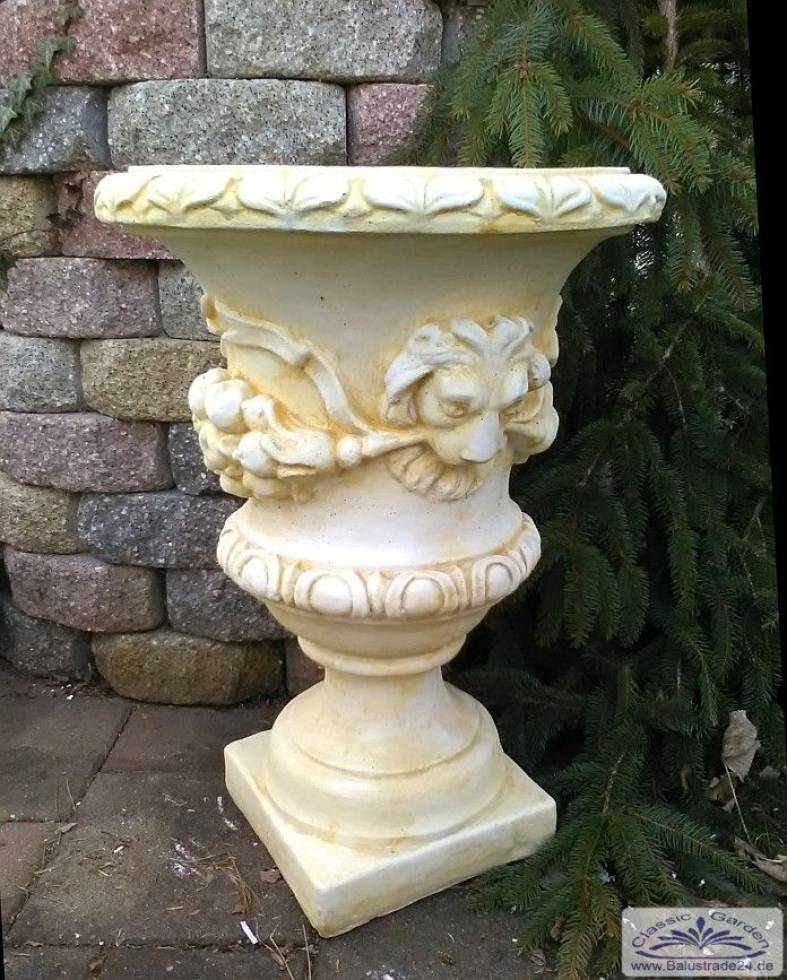 vase mit löwenkopf terracotta patiniert