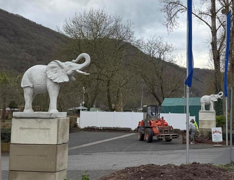 Elefanten Figuren am Campingplatz Dirk Hackmann an der Mosel