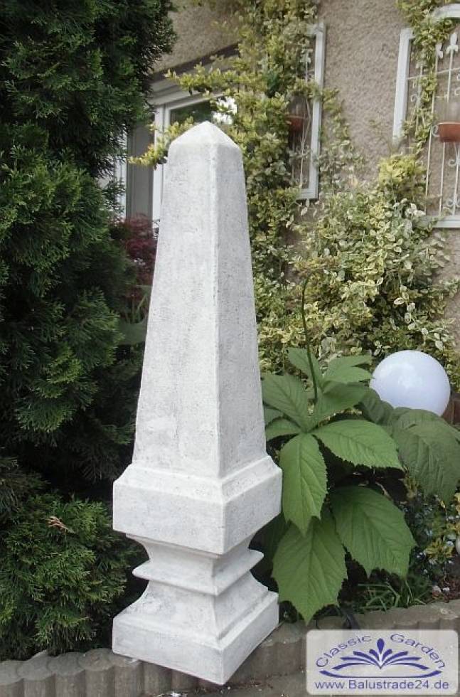 Obelisk Säule aus massiven Beton
