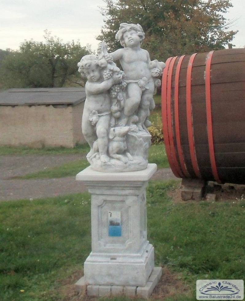 Steinfigur mit Wein Seußlitzer Weinstuben