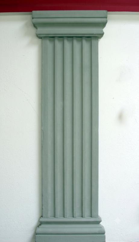 Flache Wandsäule kanneliert