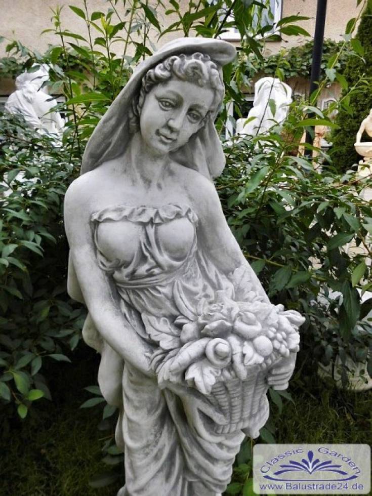Gartenfigur Frau mit Blumen erotisches Blumenmädchen