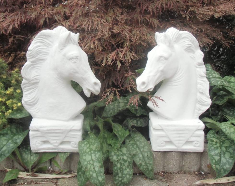 Garten Dekofigur Pferd Schachspiel