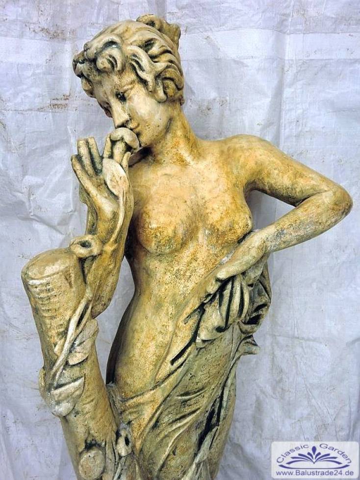 Skulptur Frau mit Blume