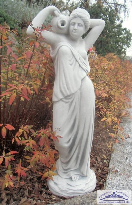 gartenfigur mit wasserkrug