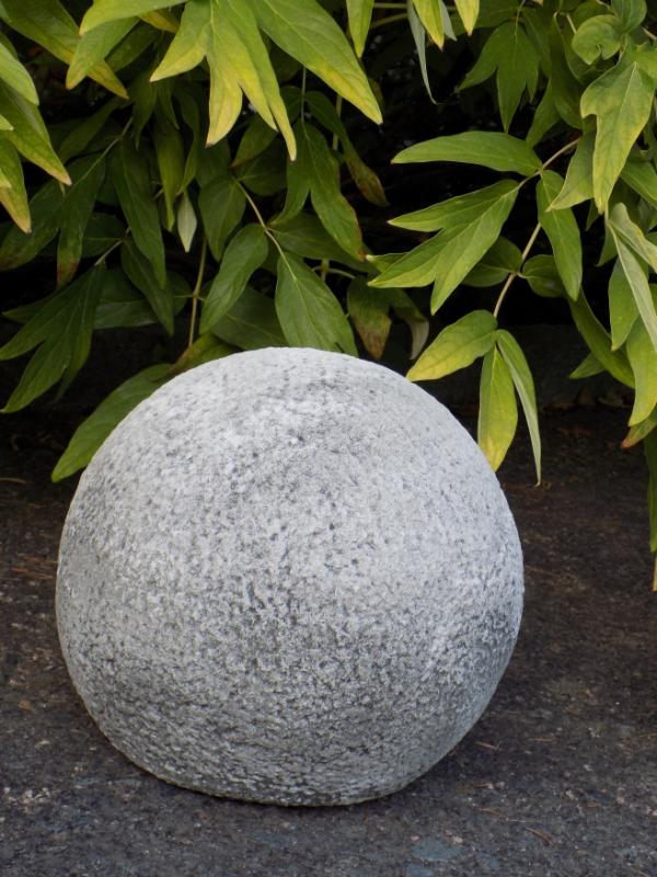 Steinkugel aus Beton