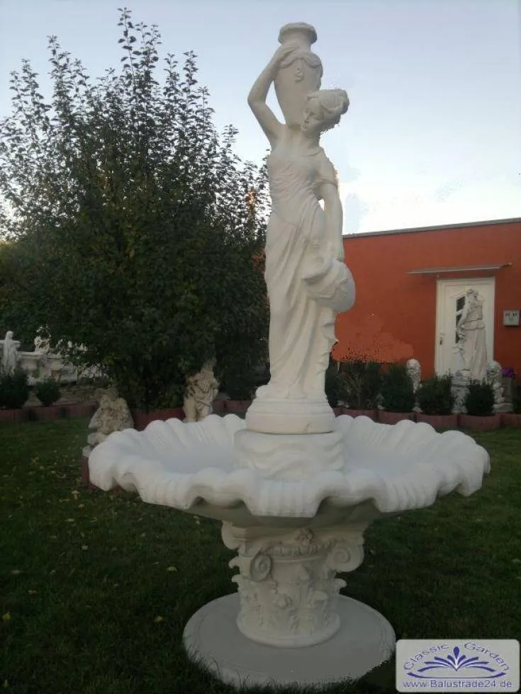 gartenbrunnen mit mit Kapitell Sockel und Figur