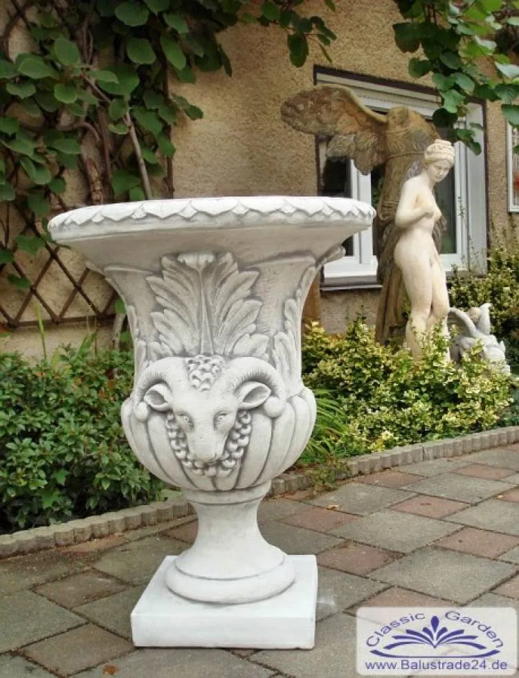 grosse Garten Vase mit Widderkopf