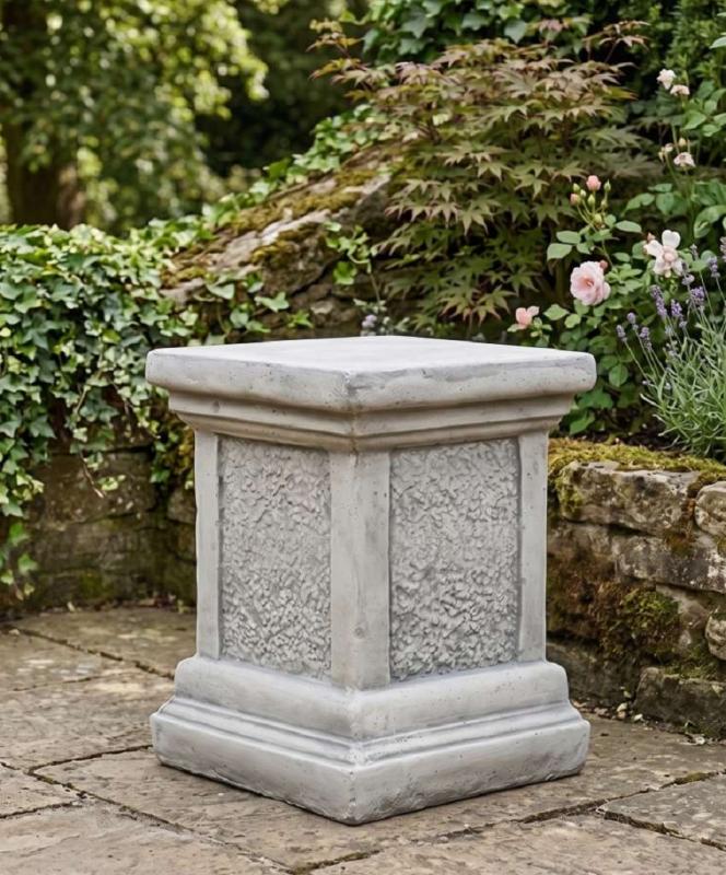 Kleiner Beton Sockel Postament quadratisch für Pflanzgefäße Garten Skulpturen 33cm
