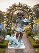 Bronzefigur Mädchen mit Schwan Gartenfigur