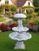 Schirmbrunnen mit Kinder und Schirm