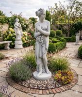 Gartenfigur Paolina mit Tuch
