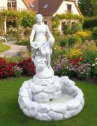 Wasserbecken mit Figur